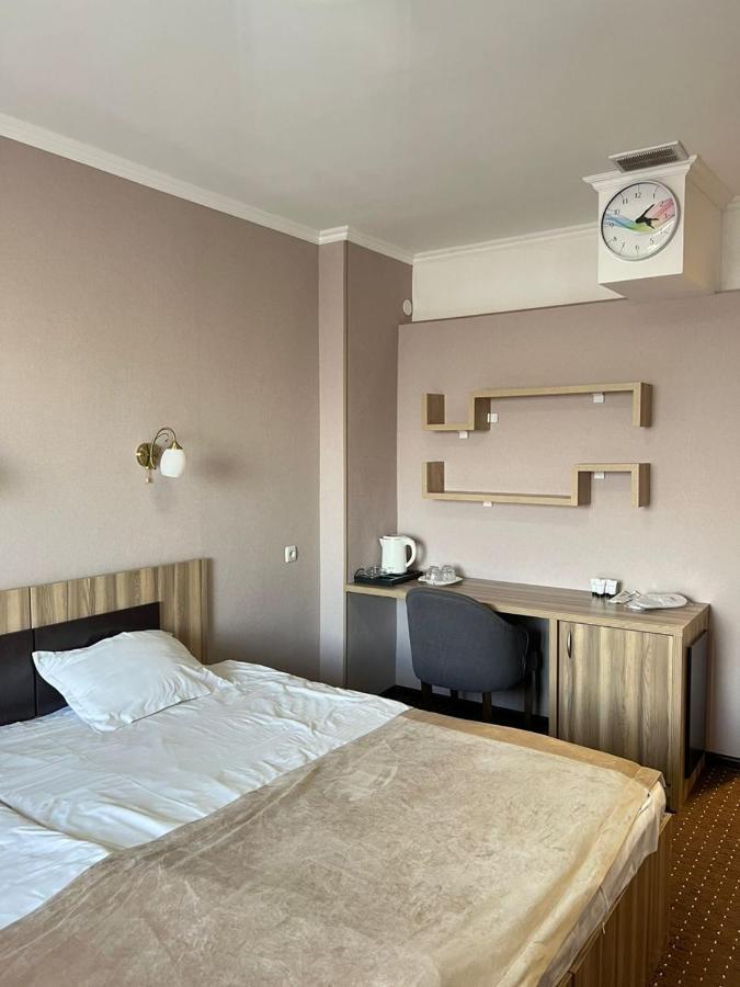 Seven Hotel Biskek Kültér fotó
